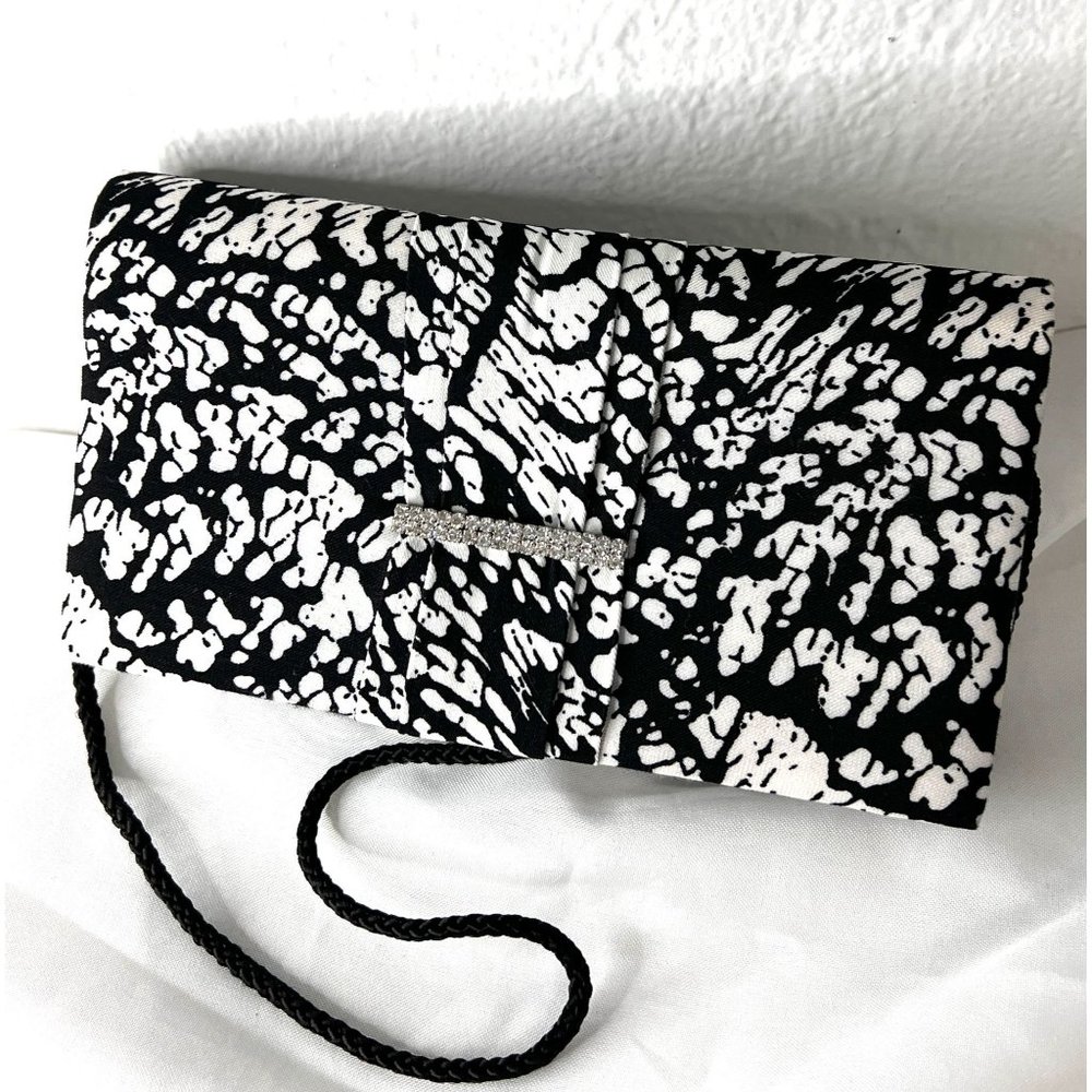 Style & Co. Black and White Clutch Handbag Shoulder Bag Snap Lock Lined Evening
